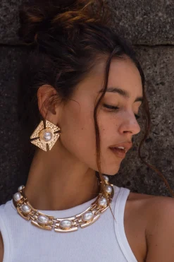 Hot Greta Bold Gold and Pearl Necklace Jewelry|Golden Hour Bachelorette